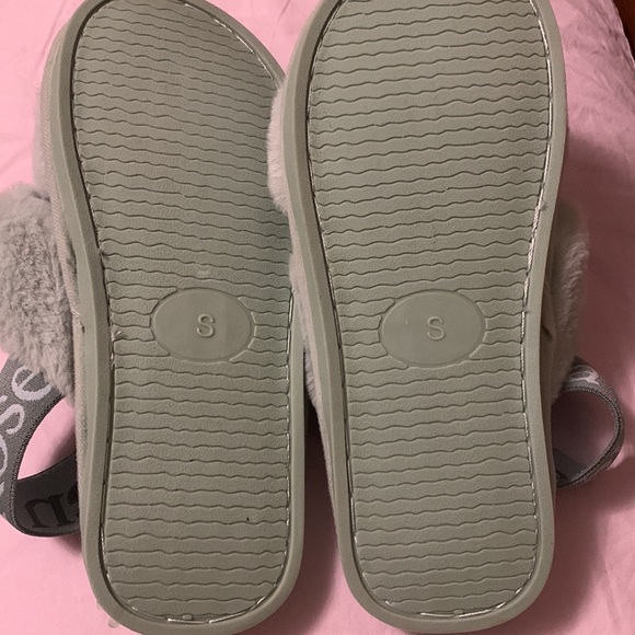 La Vie En rose_.Women's Fluffy Faux Fur Slippers Small.5.5-6 - Picture 4 of 5